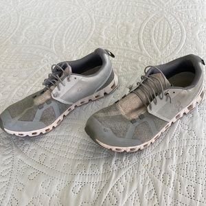 Size 9 (fit like 8.5) grey on cloud tennis shoes